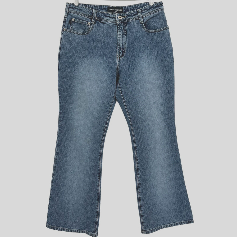 Express Jeans Women's Mid Rise Boot Cut Stretch Denim Jeans 11/12 Short